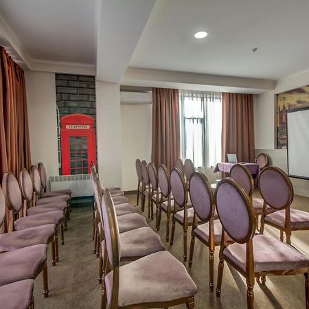 Hotel Bridges Бишкек Екстериор снимка