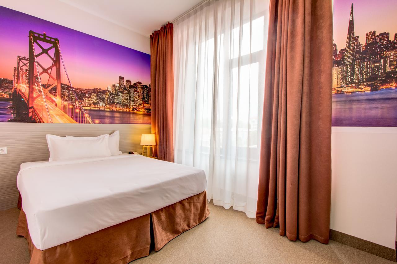 Hotel Bridges Бишкек Екстериор снимка
