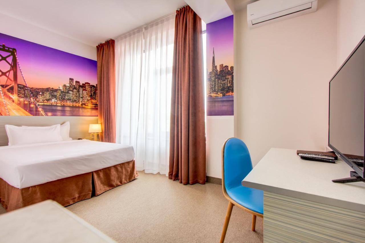 Hotel Bridges Бишкек Екстериор снимка
