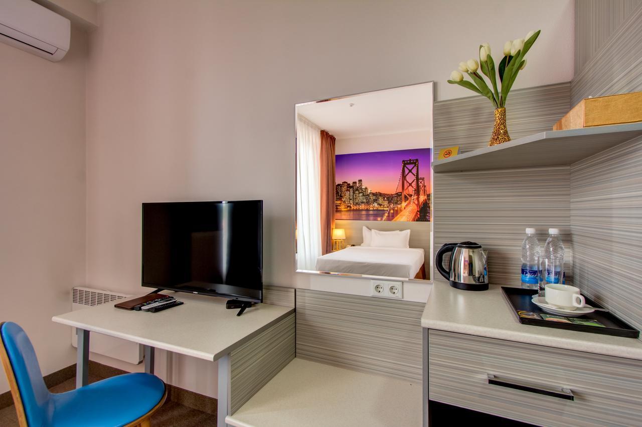 Hotel Bridges Бишкек Екстериор снимка