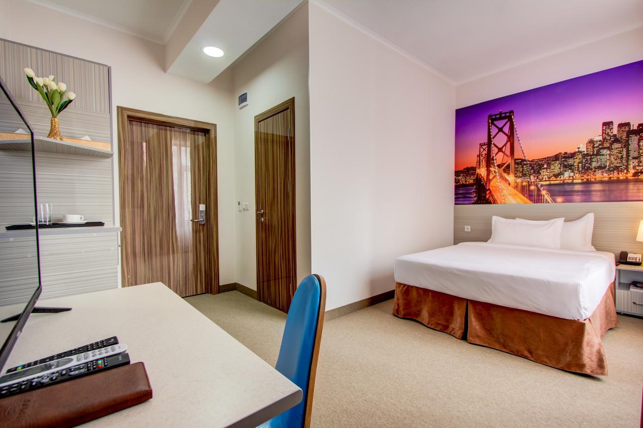 Hotel Bridges Бишкек Екстериор снимка