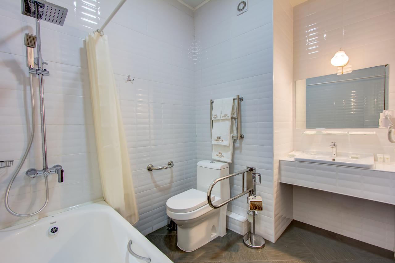 Hotel Bridges Бишкек Екстериор снимка