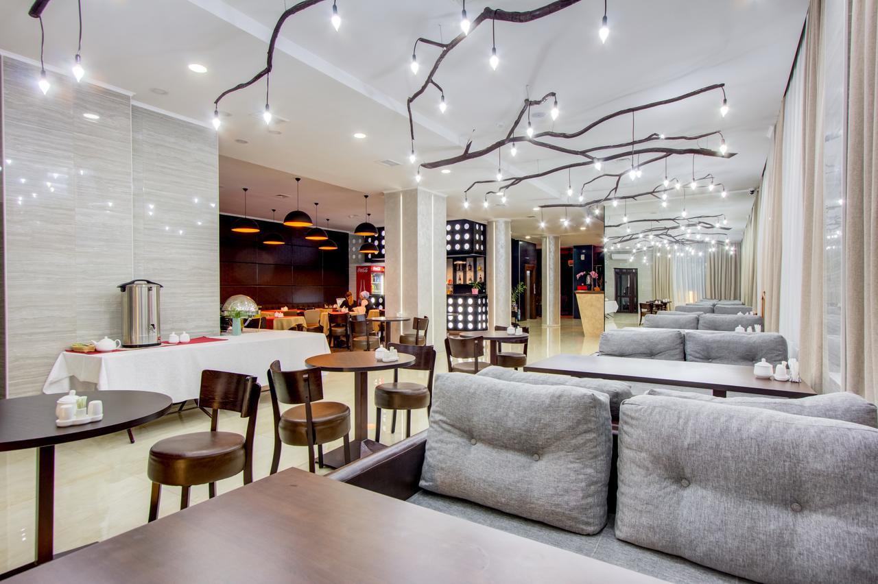 Hotel Bridges Бишкек Екстериор снимка