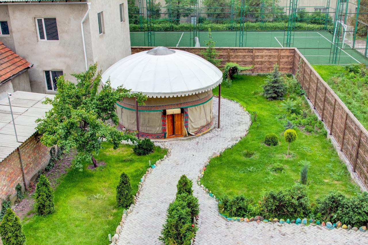 Hotel Bridges Бишкек Екстериор снимка