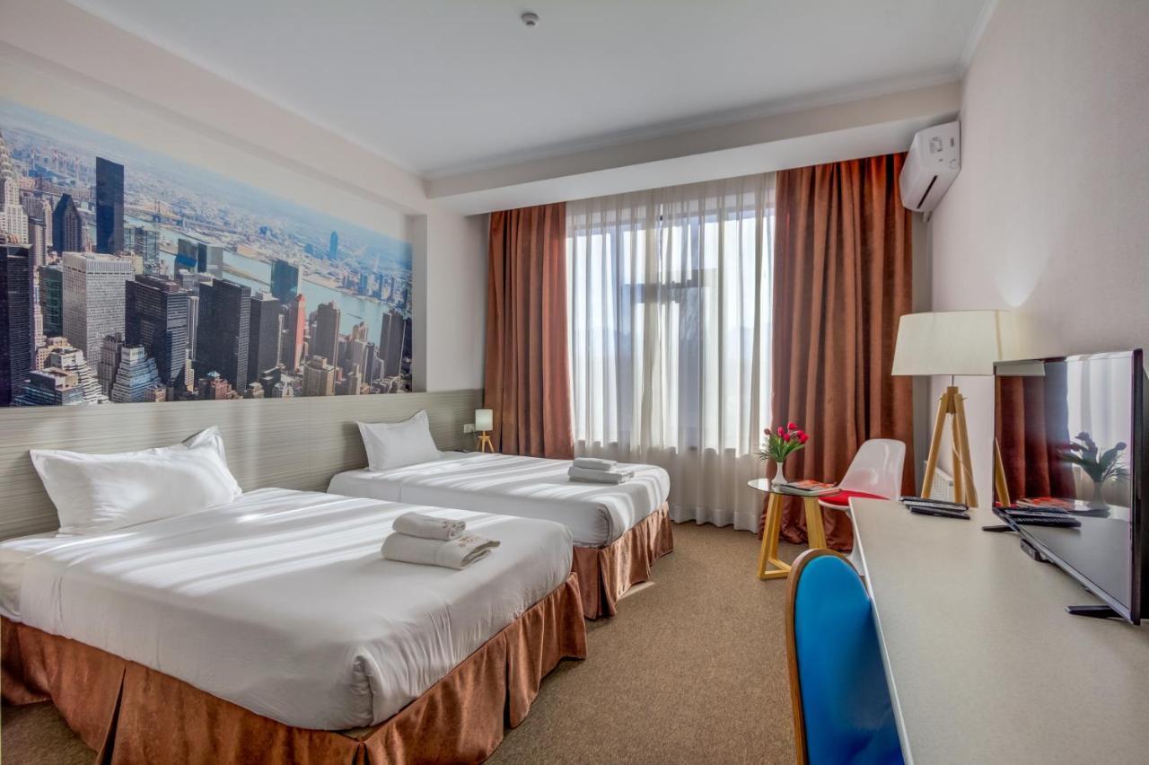 Hotel Bridges Бишкек Екстериор снимка