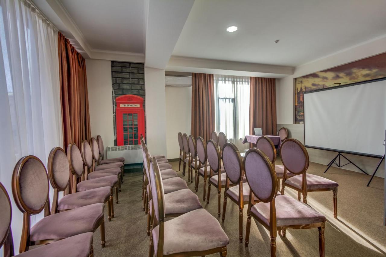 Hotel Bridges Бишкек Екстериор снимка
